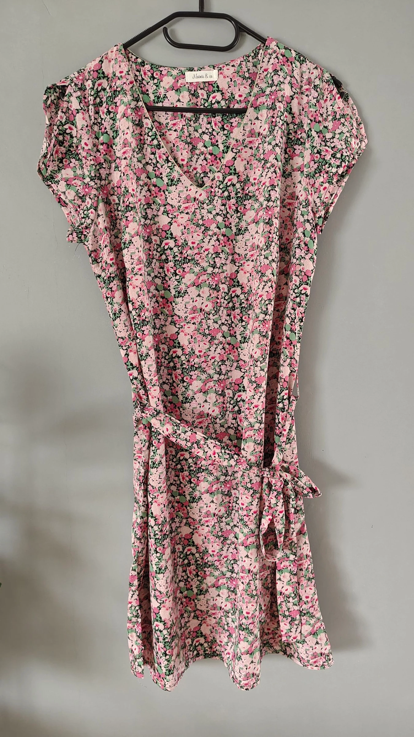 Roze bloemige V-hals jurk - Maat 38/M - Noémie & Co – photo 2